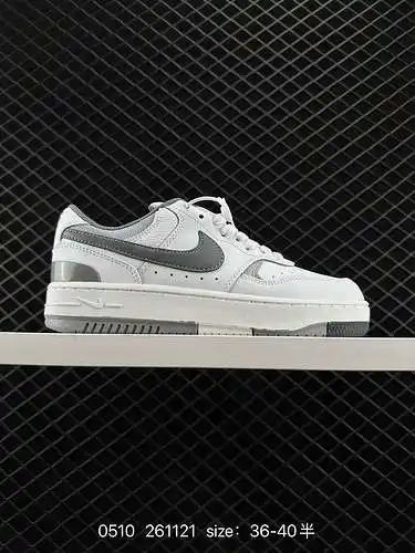 El verdadero estándar W NIKE GAMMA FORCE combina comodidad y estilo excepcional, y es una obra maest