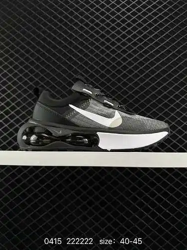 Zapatillas Nike Air Max 22 de media longitud con colchón de aire, estilo funcional. Lo más destacado