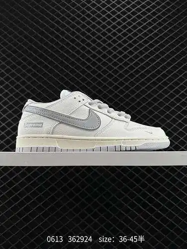 2 Zapatillas deportivas de skate Supreme x Nike Dunk Low. Este modelo aboga por romper las tradicion