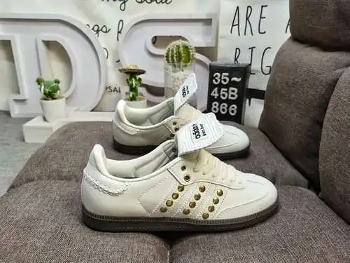 866D te lleva de regreso al clásico más original y eterno, / Clover Adidas WB Studded Samba OG Samba