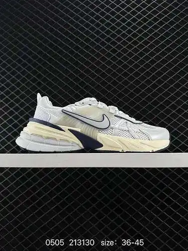 Las zapatillas Nike NIKE V2K RUN son tendencia retro. Zapatillas de malla transpirable. El material 