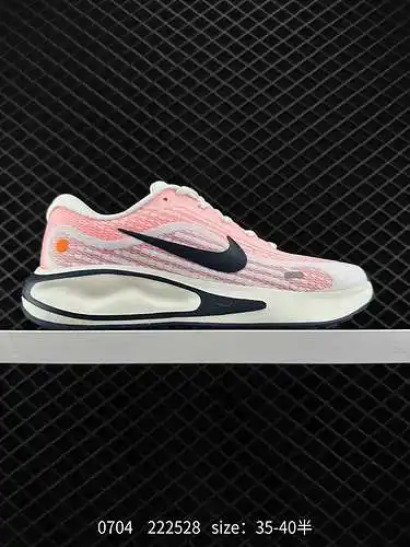 4 Las zapatillas para correr Nike Journey Run 224 utilizan un nuevo tipo de material de amortiguació