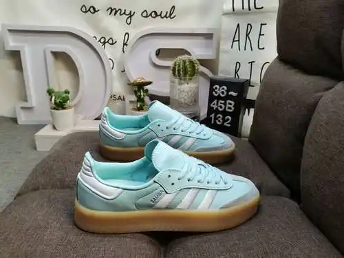 Los zapatos 132D para hombre y mujer son modelos auténticos de media talla. Fabricada en piel de ant