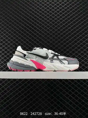 4 Las zapatillas para correr Nike NIKE V2K RUN son tendencia retro. Zapatillas de malla transpirable