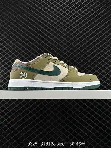 4 zapatos de skate deportivos informales de caña baja retro de la serie Nike SB Dunk Low. El cojín Z