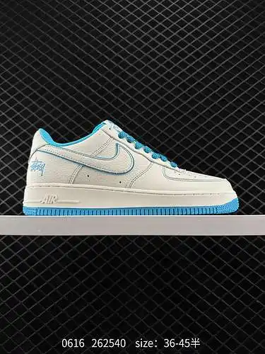 2 zapatillas deportivas Stussyx Nike Air Force Low Stussy de marca compartida color beige reflectant