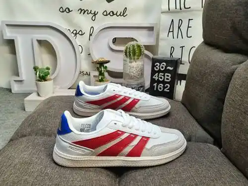 162D CORPORATE ADIS PREDATOR FREESTYLE Pieza vintage que muestra una artesanía de alta calidad con c
