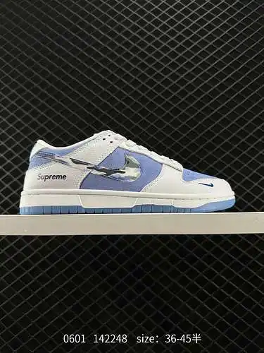 24 Supreme de nivel corporativo x Nike Dunk Low Royal Blue Este modelo aboga por romper las restricc