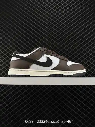 2 Las zapatillas Nike Nike Dunk Low Retro, como zapatillas de baloncesto clásicas de la década de 19
