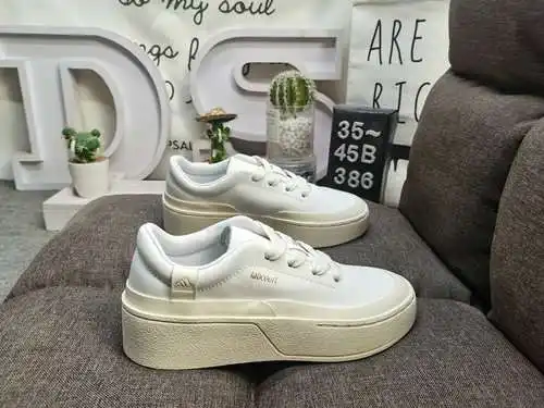 386D adidas LABCOURT de nivel corporativo Este diseño simple y elegante brinda a las personas un est