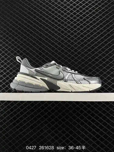 4 Las zapatillas para correr Nike NIKE V2K RUN son tendencia retro. Zapatillas de malla transpirable