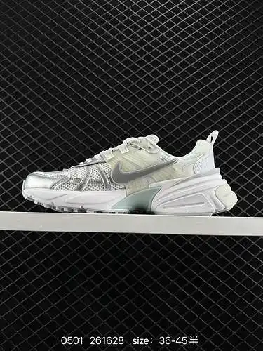 4 Las zapatillas para correr Nike NIKE V2K RUN son tendencia retro. Zapatillas de malla transpirable