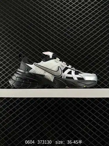 4 Las zapatillas para correr Nike NIKE V2K RUN son tendencia retro. Zapatillas de malla transpirable