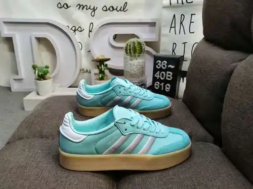 Los zapatos 619D para hombre y mujer son modelos auténticos de media talla. Fabricada en piel de ant
