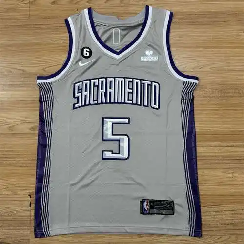 Kings No. 5 De'Aaron Fox City Edition Gris