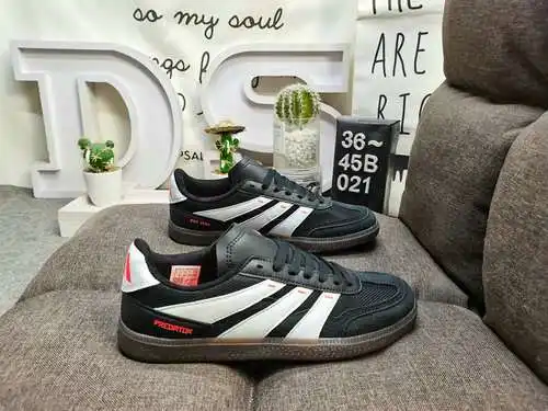 021D CORPORATE ADIS PREDATOR FREESTYLE Pieza vintage que muestra una artesanía de alta calidad con c