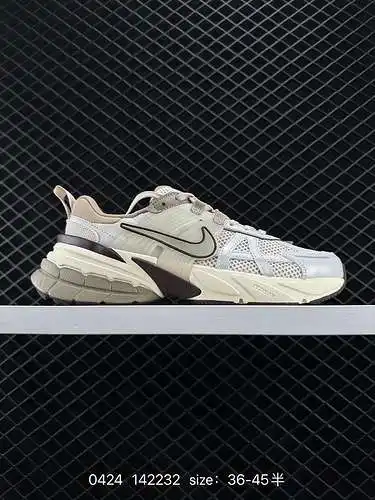 6 Las zapatillas para correr Nike NIKE V2K RUN son tendencia retro. Zapatillas de malla transpirable