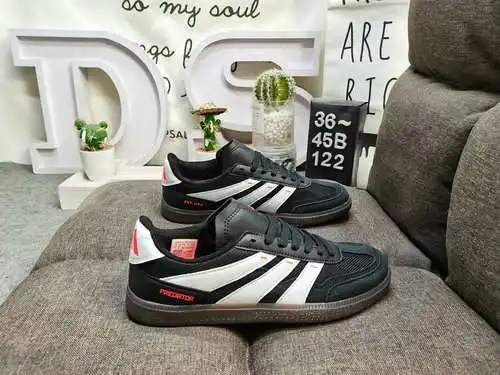 122D CORPORATE ADIS PREDATOR FREESTYLE Pieza vintage que muestra una artesanía de alta calidad con c
