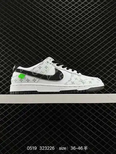 3 Nike LV x Nike Dunk Low White Grey Este modelo aboga por romper las restricciones tradicionales de