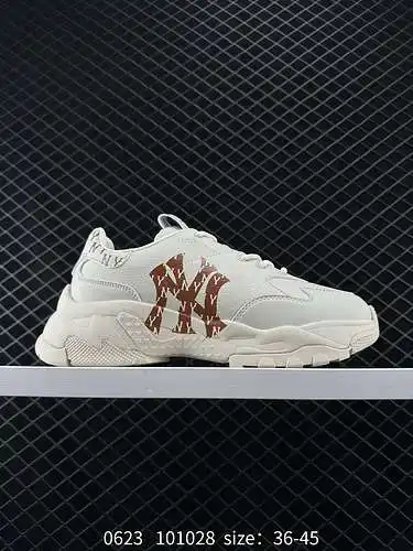 La versión MlB de 4 PB está disponible en línea en todos los ámbitos. Los zapatos para papá con tech