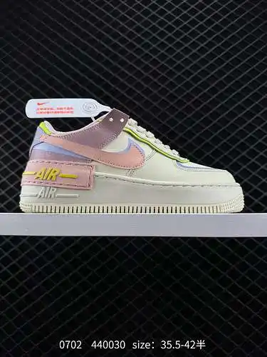 Las zapatillas ligeras y versátiles de tiro alto y caña baja de Nike Air Force Shadow "Spliced 