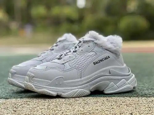 Balenciaga zapatos papá Balenciaga Triple S terciopelo gris Balenciaga
