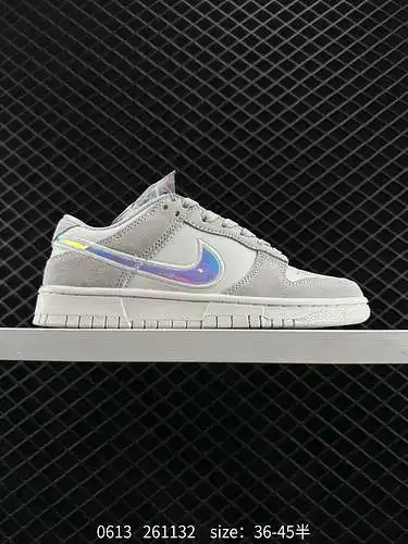 6 Los zapatos de skate deportivos informales de caña baja Nike SB Dunk Low están hechos de un materi