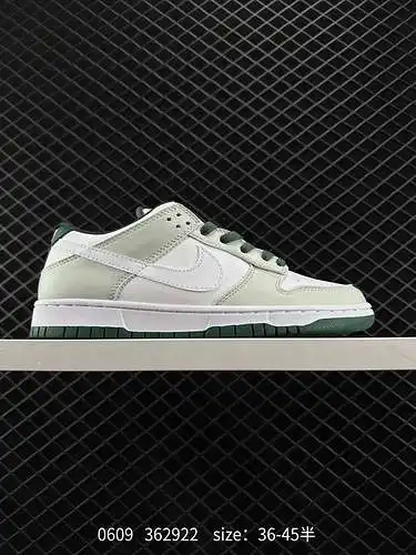 Nike Dunk Low Dunk SB, como su nombre indica, tiene el origen clásico de Dunk e inyecta más elemento