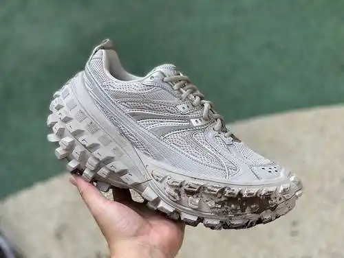 Zapatos con llanta Paris beige m puro original ⚡️Balenciaga Zapatos con llanta Balenciaga Defender z