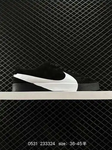 2 Nike Nike Blazer City Low LX, concepto de marca compartida con un gran logo swoosh, popular estilo