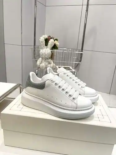 McQueen* Zapatos para hombre y mujer Código: 0318C30 Talla: Mujer 34-41., Hombre 38-46 Observaciones