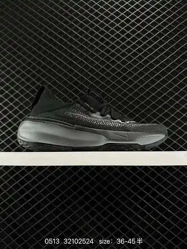 2 zapatillas deportivas funcionales Nike ZOOMX INVINCIBLE RUN FK 3. Las zapatillas para correr están