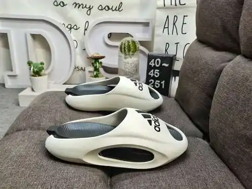 Zapatillas deportivas 251D Adidas SuperStar Slide. Adidas utiliza tejido con tecnología de equipo té