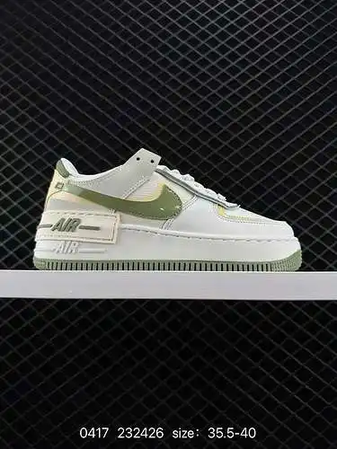 3 macarrones Nike Air Force Low, horma original y cartón original, creando una versión pura de Air F