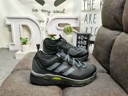 566DAdidas Terrex Swift R3 GTX Low Low-Top Wader Trail Running Shoe ¡Las superposiciones duraderas e