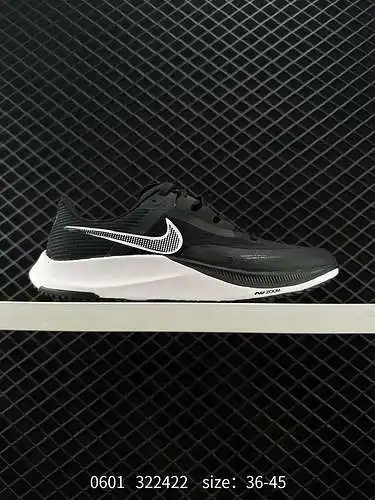 Zapatillas NIKE AIR ZOOM RIVAL FLY 3 súper elásticas, transpirables y ligeras equipadas con material