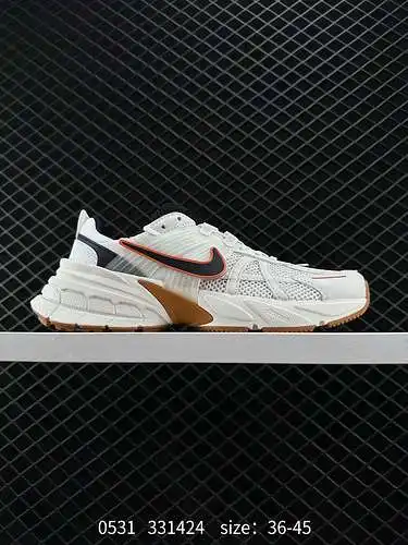 2 Las zapatillas de running Nike NIKE V2K RUN son tendencia retro. Zapatillas de malla transpirable.