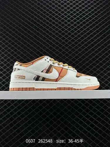24 Corporate Supreme x Nike Dunk Low Orange Plaid Este modelo aboga por romper las restricciones tra