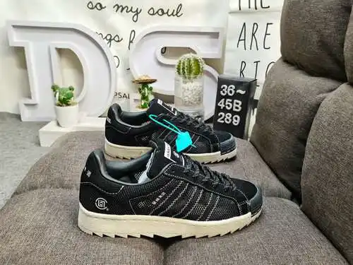 289DAdidas PNS SUPERSTAR utiliza gamuza inversa combinada con material superior de tela de malla tra