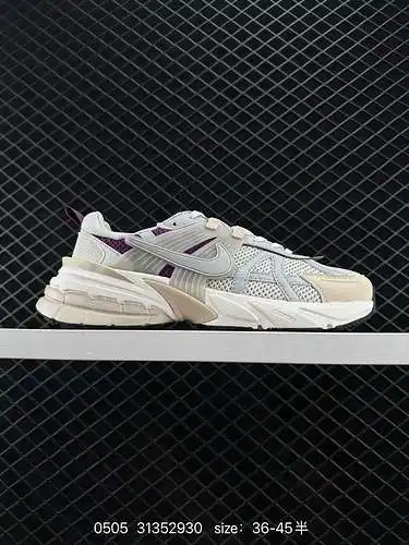 Las zapatillas Nike NIKE V2K RUN son tendencia retro. Zapatillas de malla transpirable. El material 