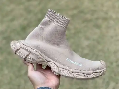 Balenciaga 3XL calcetines y zapatos caqui Balenciaga 3XL caña alta cómoda y de moda beige