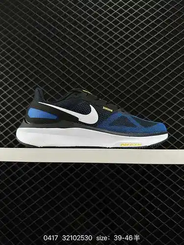 Zapatilla para correr ligera Nike Air Zoom Structure 2. La parte superior está hecha de material de 