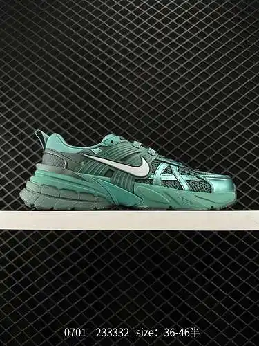 6 Las zapatillas para correr Nike NIKE V2K RUN son tendencia retro. Zapatillas de malla transpirable
