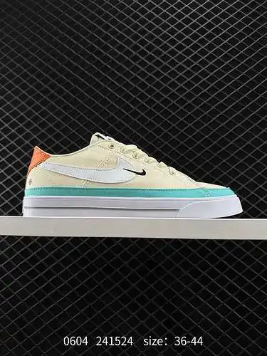 2. La zapatilla Nike Court Legacy CNVS rinde homenaje a la gloriosa historia de la cultura del tenis