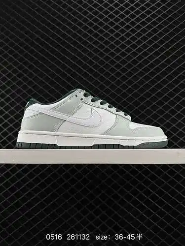 6 Nike Dunk Low Dunk SB, como su nombre indica, tiene el origen clásico de Dunk e inyecta más elemen