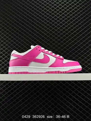 3 Zapatillas Nike Nike Dunk Low, zapatillas retro. Un zapato de baloncesto clásico de la década de 1