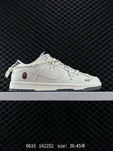 26 Zapatillas deportivas informales de corte bajo deconstruidas con correa de "personalización 