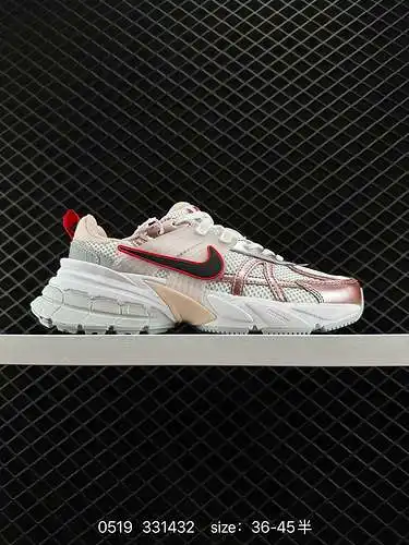 6 zapatos retro para papá de corte bajo, antideslizantes y con amortiguación Nike V2K Run. El diseño