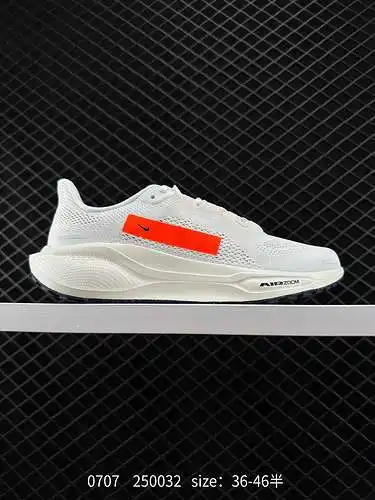 6 La parte superior de Nike Air Zoom Pegasus 4 está diseñada con una capa exterior de hilo resistent