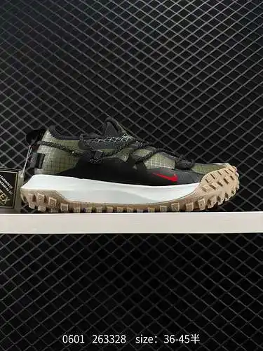 4 El estilo funcional de Nike ACG Mountain Fly Low GTX SE utiliza un diseño ingenioso para crear un 